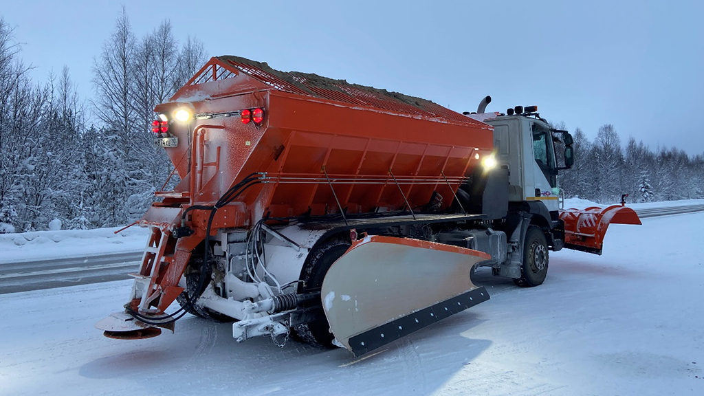 Пескоразбрасывающее оборудование МК-12АС с отвалом скоростным ОС-01 и отвалом боковым на шасси SCANIA Пескоразбрасывающее оборудование МК-12АС с отвалом скоростным ОС-01 и отвалом боковым на шасси SCANIA
