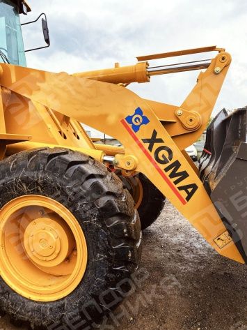 Фронтальный погрузчик XGMA XG931