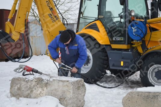 Экскаватор-погрузчик ДЭМ-310