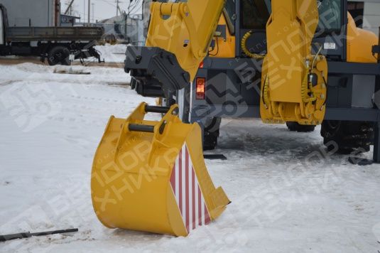 Экскаватор-погрузчик ДЭМ-310