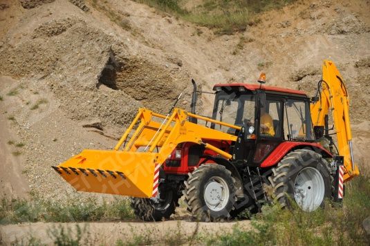Экскаватор-погрузчик ДЭМ-1143